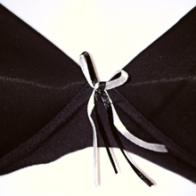 Load image into Gallery viewer, Deevaz Black Seamless Lightly Padded Non-Wired Bra.