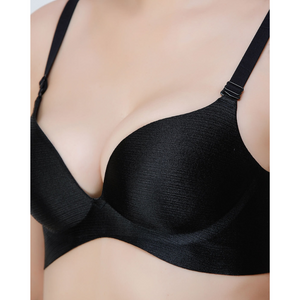Deevaz  Padded Non-Wired with Medium Coverage Push Up Seamless Bra In Black Color.