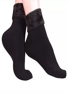 Deevaz Women Solid Ankle Length Snow Socks In Multicolor.