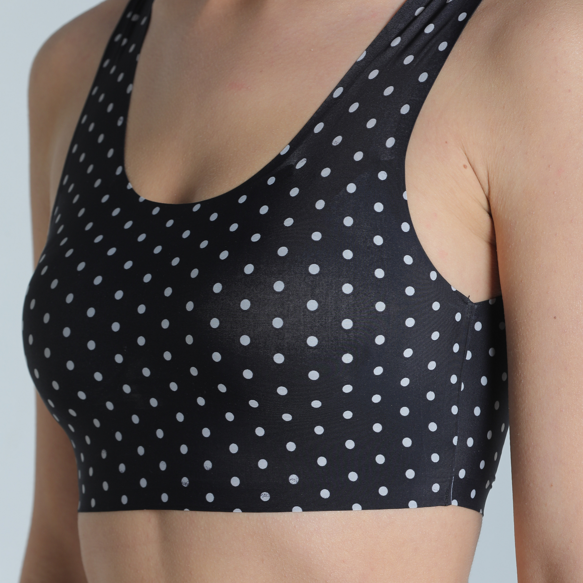 Deevaz Seamless Polka Dot Printed Sports Bra with Removable Cups in Bl –