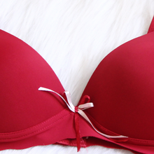 Load image into Gallery viewer, Deevaz Maroon Seamless Lightly Padded Non-Wired Bra.